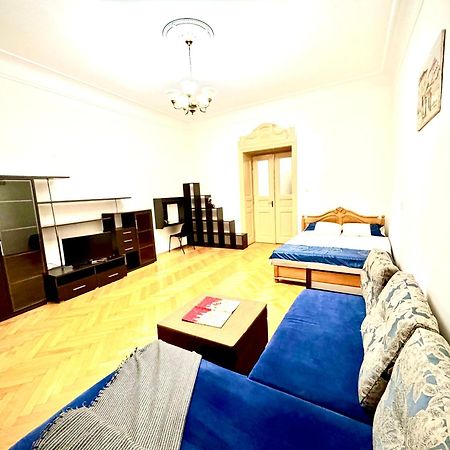 Luxury Apartment Near Rynok Square Lviv Extérieur photo